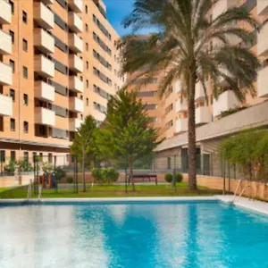 Apartamento Keywise Perfect Location Next To Maria Zambrano Station, Central , Beach ,Pool And Free Parking, Málaga